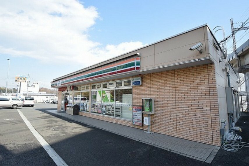 コンビニ セブンイレブン　川崎片平1丁目店　距離約210m