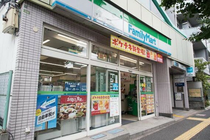 コンビニ ファミリーマート本駒込駅前店