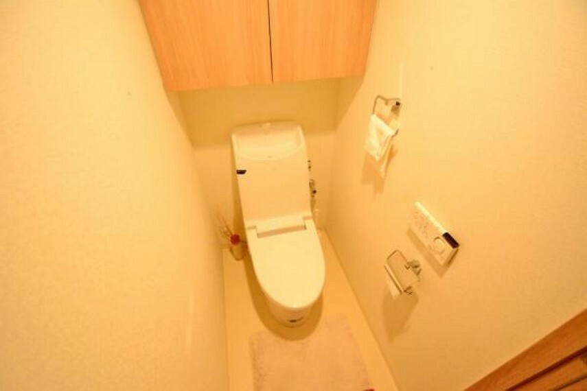 トイレ ■収納棚のあるトイレです。トイレ内すっきり。