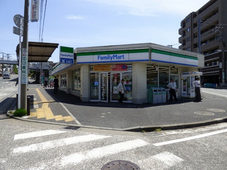 コンビニ ファミリーマート鶴ヶ峰店 各種商品・サービスを取り揃えてお待ちしております