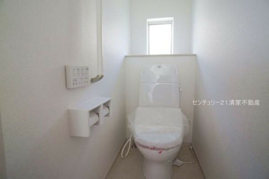 トイレ 温水洗浄付きトイレを標準設置！（2024年03月撮影）