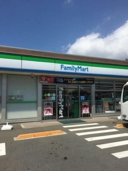 コンビニ ファミリーマート東村山久米川町店