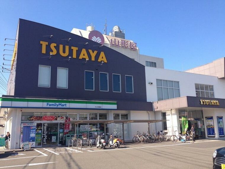 TUTAYA城西店DVD・ビデオ・ブルーレイ・CD・ゲーム・本・コミックのレンタル・販売。ファミリーマート、カフェも併設