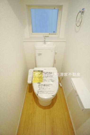 トイレ 温水洗浄付きトイレを標準設置！（2023年03月撮影）