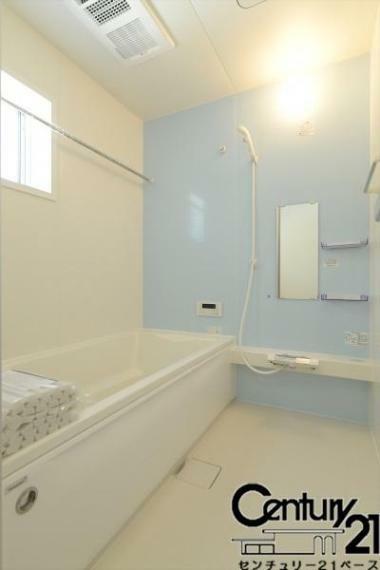 浴室 ■現地撮影写真■ゆったり1坪サイズの浴室！足を伸ばしての入浴は疲れも癒してくれます！