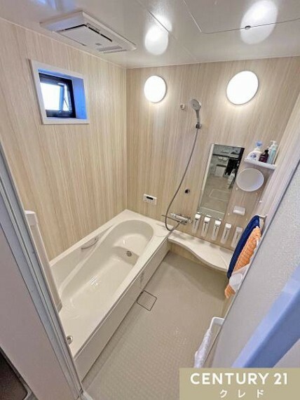 浴室 ゆとりの1坪タイプのバスルーム。 オートバス（追い焚き機能）付きなので、帰宅時間が遅くなっても家族みんなが温かいお風呂に入ることができます。