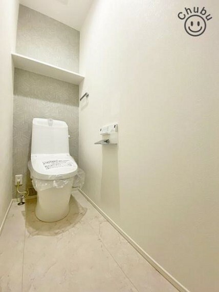 トイレ スタンダードな手洗いタンク一体型ウォシュレット付きトイレ