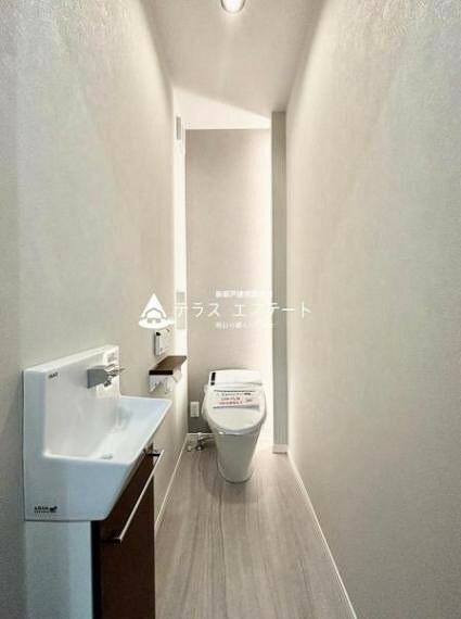 トイレもデザイン性の高いスタイリッシュな空間です。