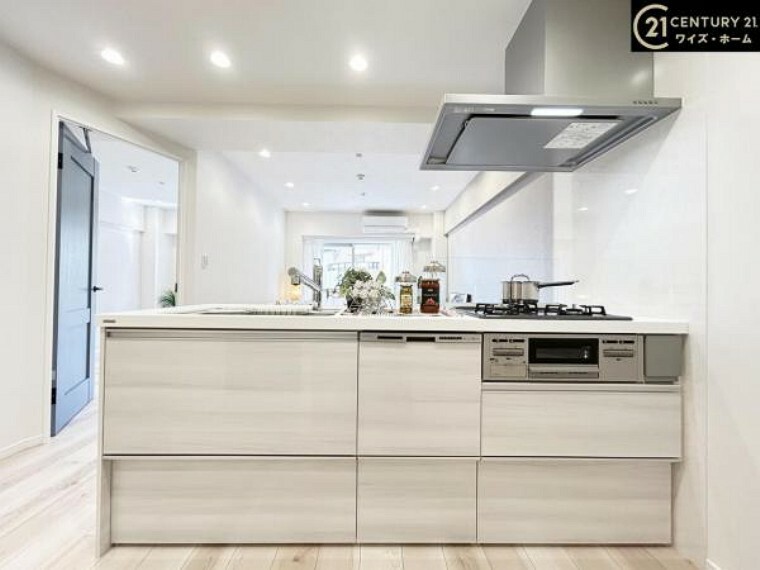 キッチン 大型収納スペースが備わった快適なキッチンスペース。キッチン周りを綺麗にスッキリとした空間が保てます