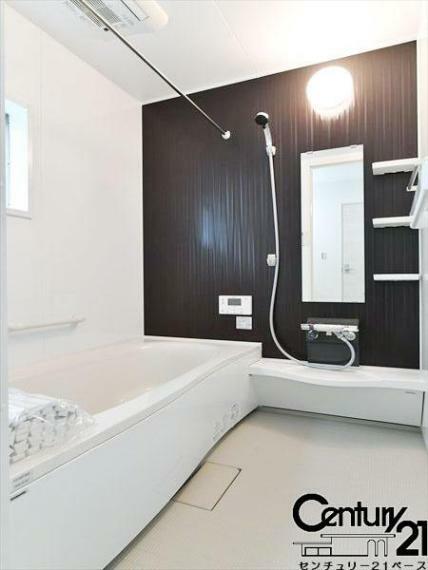■床は水ハケが良く、乾きやすいのでカビの発生も軽減！嬉しい浴室暖房乾燥機付です！■