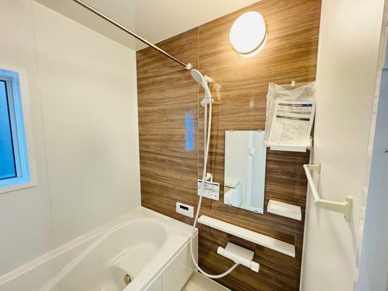 浴室 スライド式シャワーホルダー・手元で水流切り替えシャワーヘッド