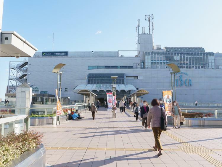 JR東海道線・相模線・湘南新宿ライン「茅ヶ崎駅」まで2700m 茅ヶ崎駅へもフラットアクセス！バス11分、散歩気分で34分、自転車で風を切って14分。生活を彩るアクセスの良さ。