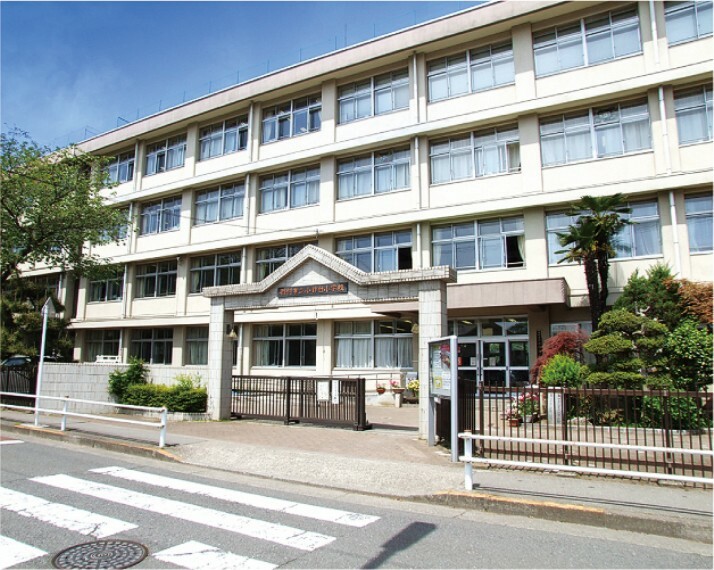 外観・現況 西小学校　徒歩13分　低学年のお子さんにも負担のない楽に歩ける距離です。