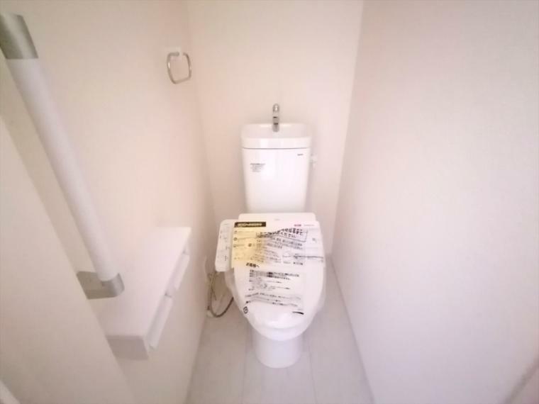 トイレ シンプルな機能を搭載したトイレ。家族みんなが使う場所だからこそ清潔にこだわりたいですね。■八王子市石川町　新築一戸建て■