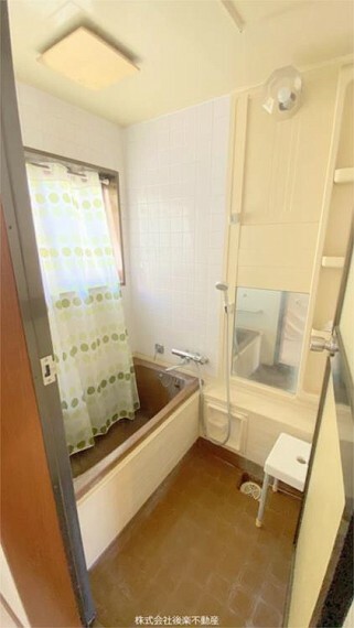 浴室 浴室にも窓があり、お掃除の際も快適です。