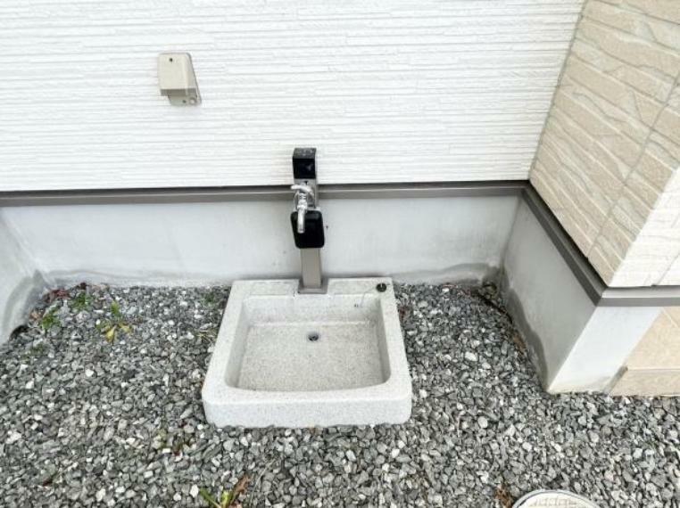 【水栓】洗車やガーデニング、お子さんのお水遊びにも使えます。
