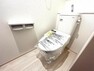 トイレ 快適に使用できる温水洗浄便座付きトイレです。1階2階それぞれにトイレがあります。