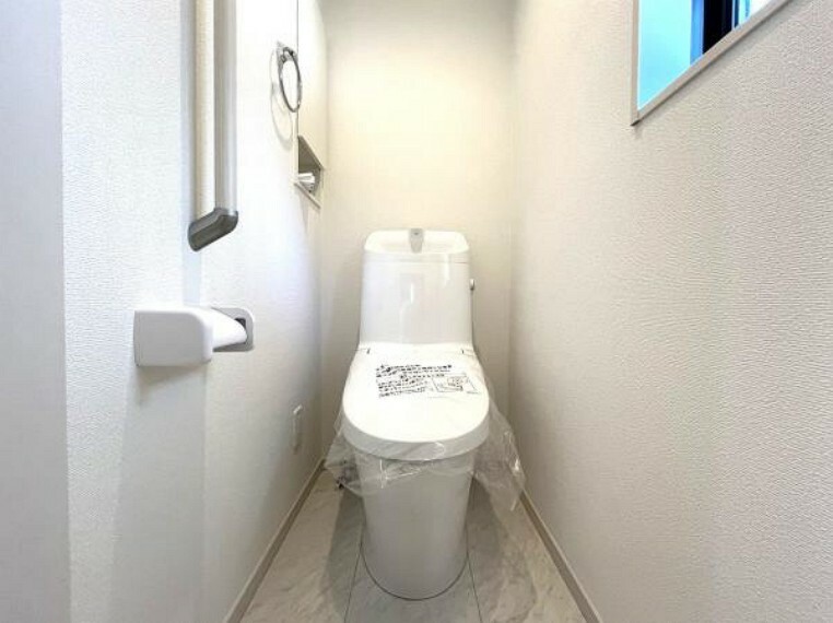トイレ 毎日使うトイレには快適な温水洗浄便座付。