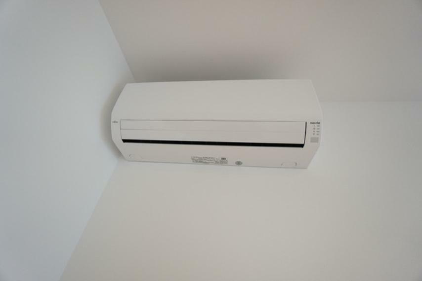 冷暖房・空調設備 リビングにはエアコン設置済み。