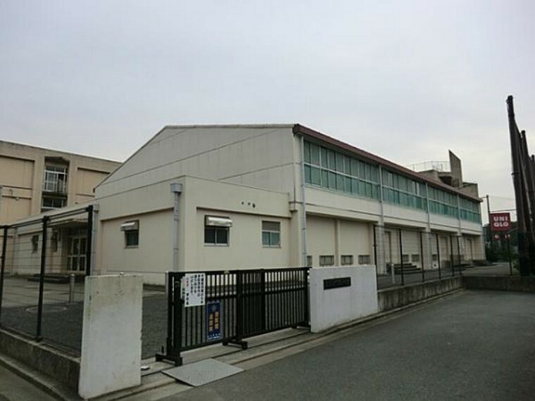 中学校 横浜市立下瀬谷中学校まで約1200m