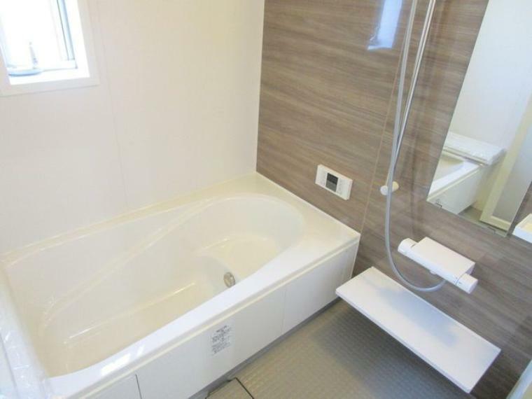 同仕様写真（内観） 浴室　同仕様　一坪サイズの浴室で足が伸ばせて快適です 浴室暖房乾燥機付きです
