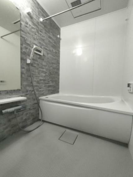 浴室 ・浴室 　2022年にリフォーム済み！清潔感のあるバスルームです。