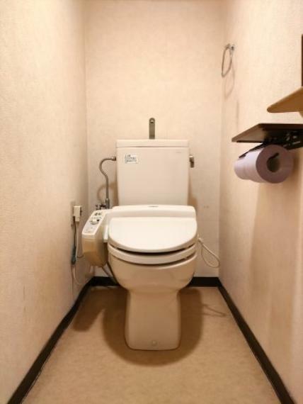 トイレ ・トイレ 　温水洗浄便座です。