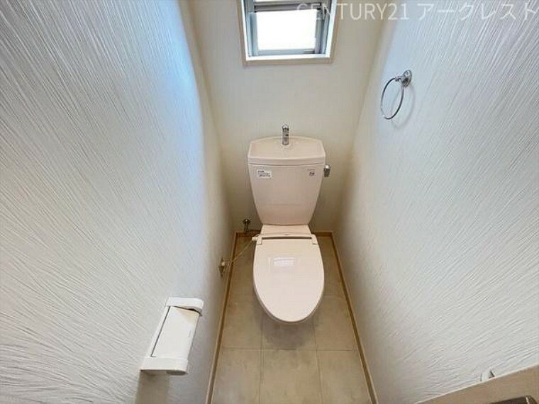 トイレ トイレは1階と2階にそれぞれございますので、朝のバタバタする時間帯にも混み合うことなく快適にお使いいただけます