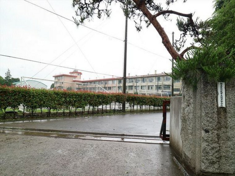 中学校 川越市立福原中学校 人気の川越エリアにある学校です。子供を大切にしながら、一人一人教育しています。