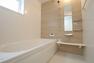 浴室 ゆったりとした広さのバスルーム。浴室暖房乾燥機つきで雨の日や花粉の多い季節でも洗濯物を干すことができます。