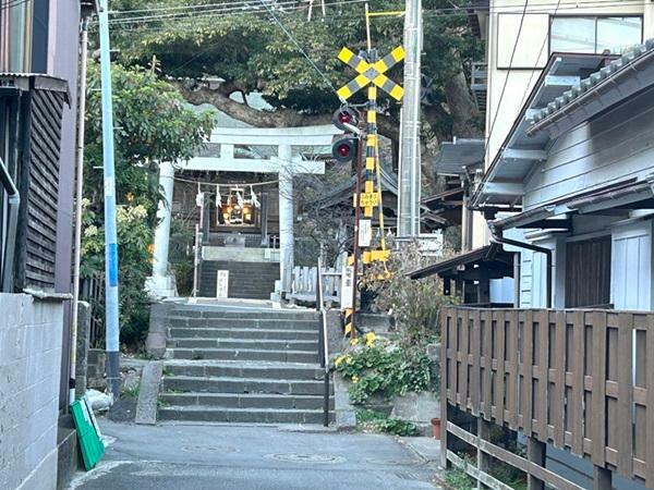 テレビドラマで有名な力餅家通り沿い!!　江ノ電も望む立地です！
