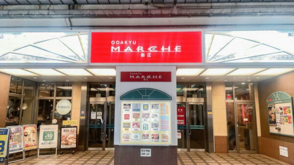 狛江駅の改札を挟んで2つのエリアに広がるショッピング施設です（約1,287m）