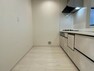 キッチン ■キッチン背面には冷蔵庫やカップボードを置くスペースが充分にあります！