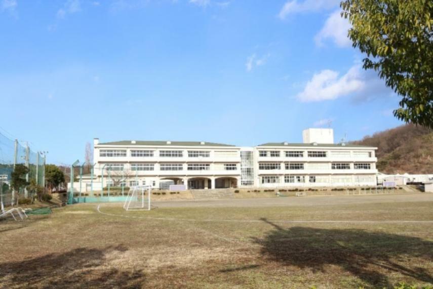 仙台市立松陵中学校　850m（徒歩11分）（約850m）