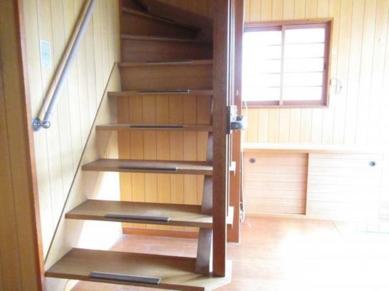 【リフォーム中】階段はノンスリップを設置します。手すりも設置するのでお子様からご高齢の方も安心して上り下りができますね。