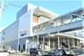 スーパー 【Odakyu OX　相武台店】　小田急線の相武台駅から直結の小田急マルシェ相武台の一階に店舗はあります。便利な場所にあるのでいつも賑わっています。