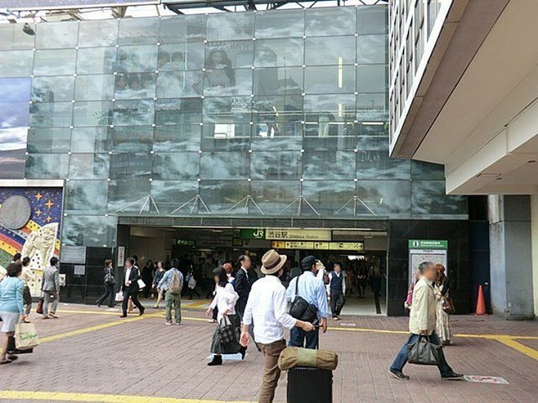 渋谷駅（JR 山手線） 徒歩17分。再開発がなされ、国際的にも知名度の高い駅です。今後の資産価値が楽しみです。