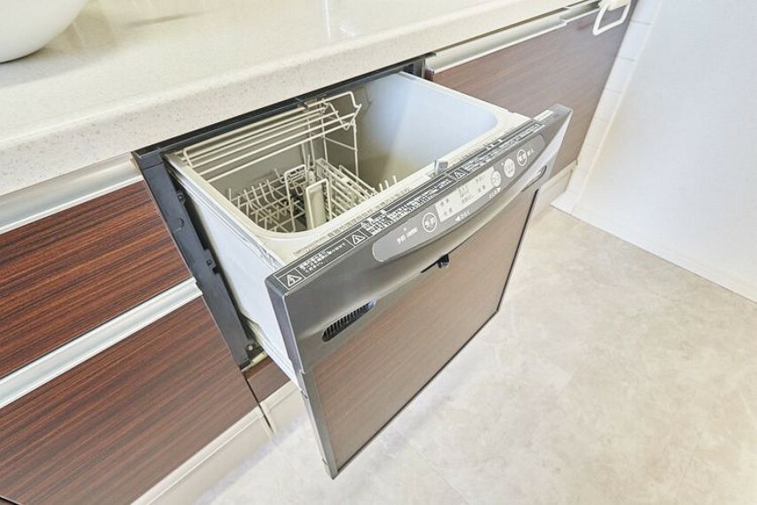 キッチン 【食洗機】後片付けもラクラク、環境にも優しいビルトイン食器洗浄乾燥機。※室内の家具や調度品は、売買代金には含まれません。