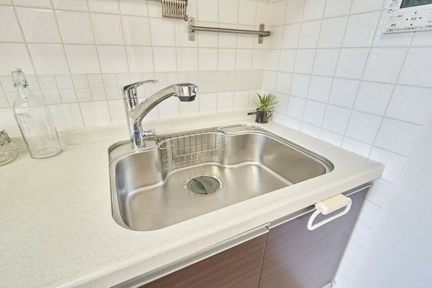 キッチン 【シンク】水栓は浄水器一体型です。※室内の家具や調度品は、売買代金には含まれません。