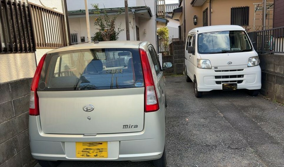 駐車場 駐車場と明記されていても、最小スペースでつくられた駐車場だと大型車は駐車できなかったり、出入りしにくくなったりする可能性があります。お車のサイズと購入したい物件の駐車場のサイズを現地で確認しましょう。