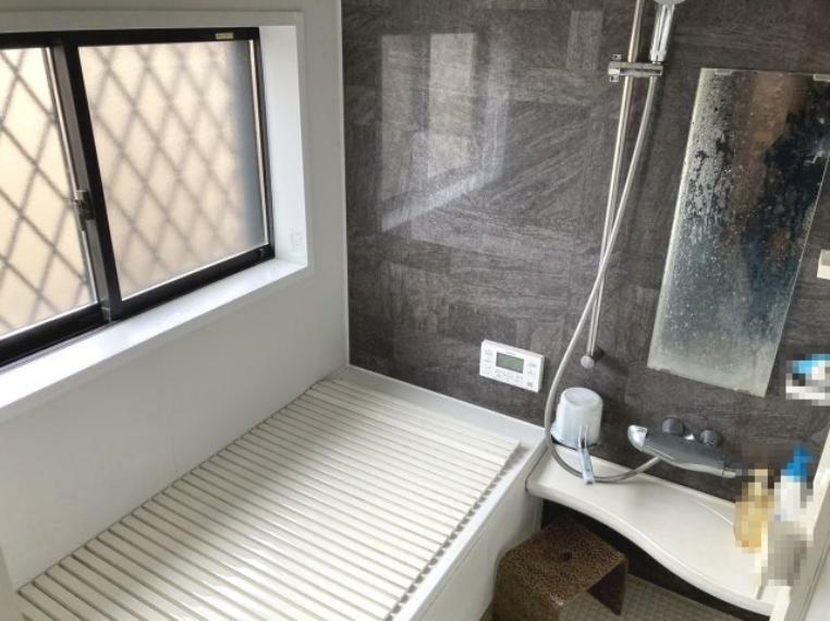 窓のある浴室は水周りの嫌な湿気、カビの発生もおさえられます
