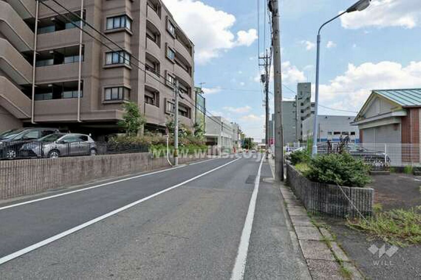 現況写真 敷地西側の前面道路（南側から）