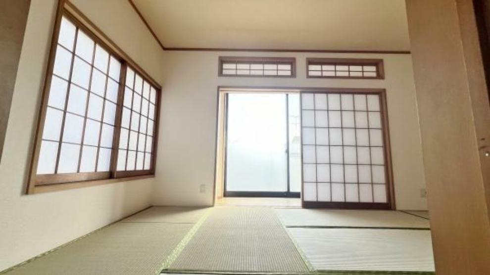 《和室》　■休日には畳のうえでゴロゴロと、至福の一時。冬にはコタツにミカンでテレビ鑑賞。日本人にはあって嬉しいジャパニーズルームです。