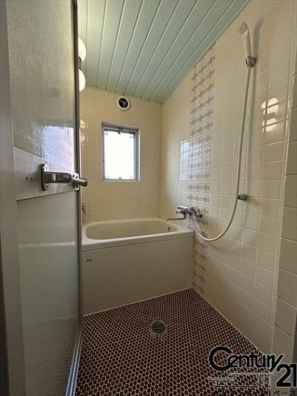 浴室 ■現地撮影写真■清潔感のあるシンプルなバスルーム！