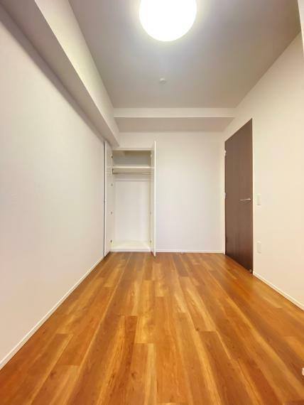 収納 【洋室6.2帖】全室収納スペース付きでお部屋を広く快適にお使いいただけます！