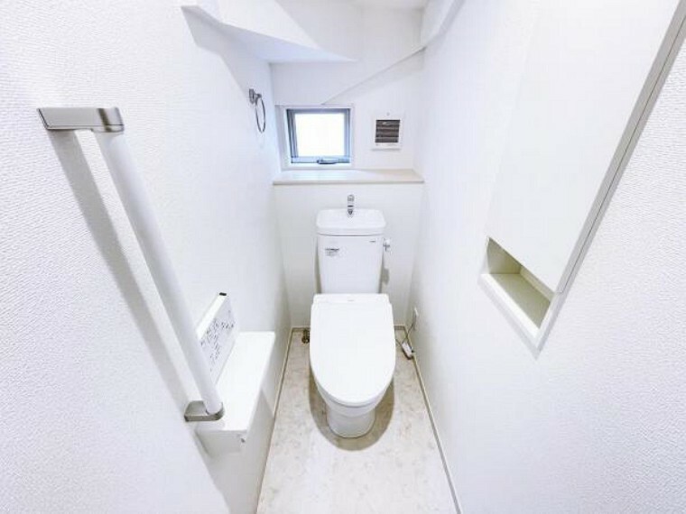 トイレ （トイレ）温水洗浄便座付きのトイレで、毎日快適にお使いいただけます。窓がありますので、空気の入れ替えもスムーズです！