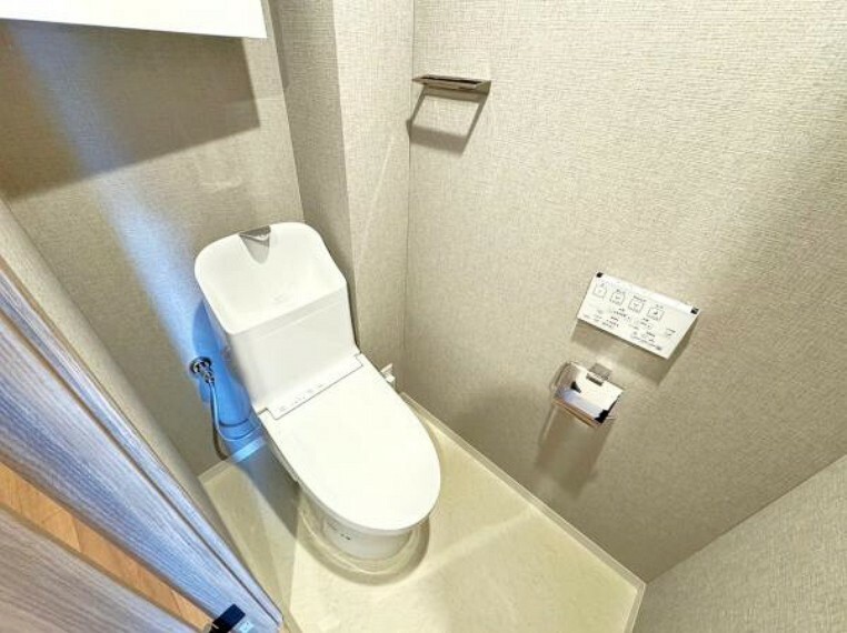 トイレ シンプルであたたかい雰囲気のトイレ