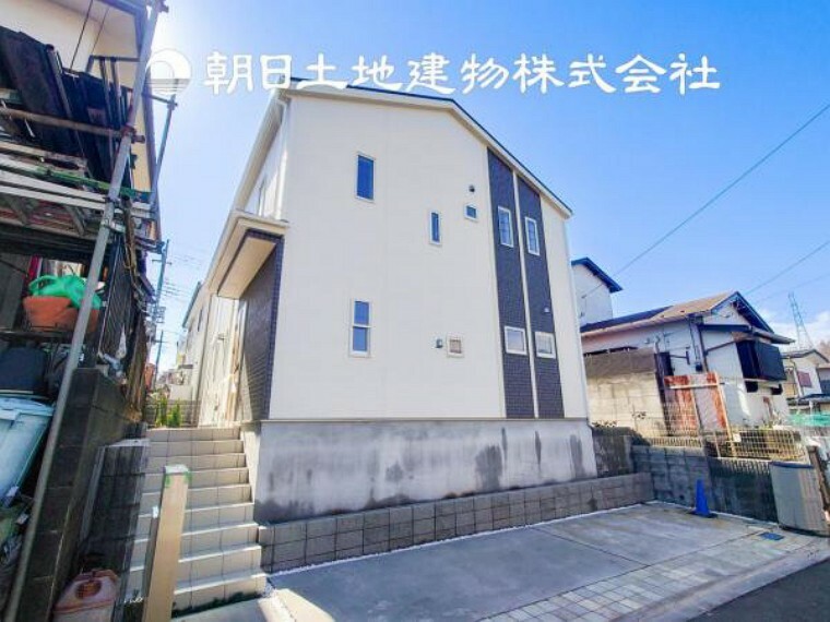 現況外観写真 低層住居専用地域につき閑静な住宅地でのびのび子育てしませんか。永く住める長期優良住宅です。