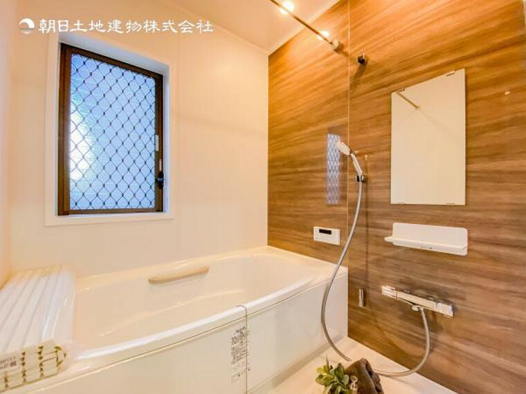 浴室 【浴室】使いやすい最新システムバスににリフォーム済みです。ご入居時から気持ちよくお使いいただけます。