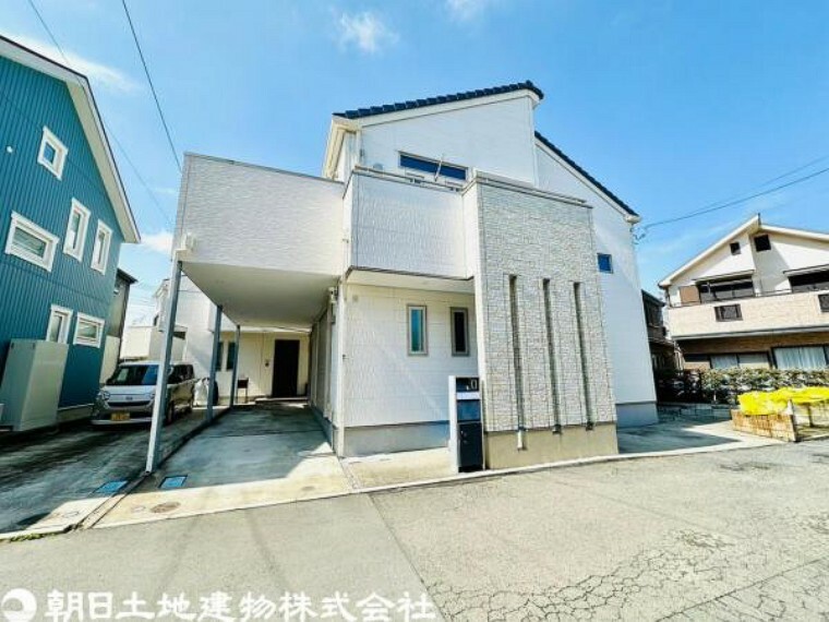 外観写真 爽やかな青空の下に贅沢なほどに降り注ぐ陽光、豊かな居住性と、クオリティが見事に調和した住空間は、住まうことの喜びを感じさせてくれます。